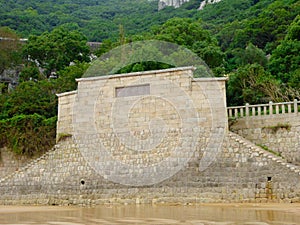 Wall on Thousand step sand beach