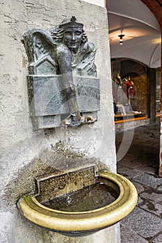 Wall water fountain