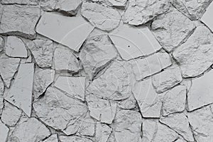 A wall of white stones of different sizes