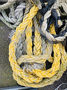 Wallpaper image of a rope used in shipping industry to hold up ships