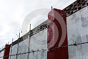 Walls, fences, prisons, prisoners, photo