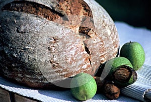 Walnut bread