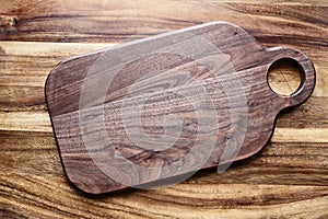 Walnut Cutting Board with Round Handle Hold