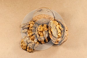 Walnut kernels and whole walnuts on kraft paper