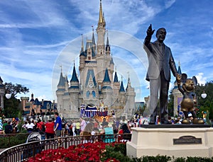 Walt Disney holding hands with mickey mouse