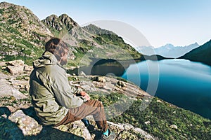 Wanderer Man enjoying lake and mountains