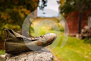 Wanderer shoe in countryside