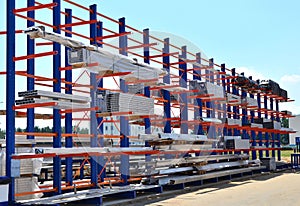 Warehouse Cantilever Racking Systems for storage Aluminum Pipe or profiles. Pallet Rack and Industrial Warehouse Racking. photo