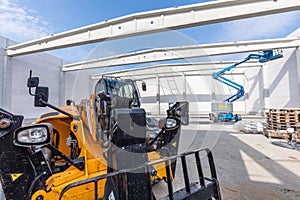 Warehouse construction with industrial vehicles