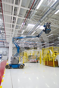 Warehouse hoist, lift