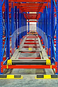 Warehouse storage inside shelving metal pallet racking systems