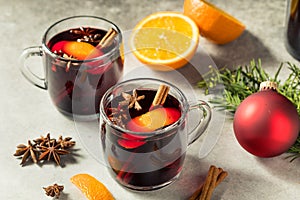 Warm Christmas Mulled Wine Glogg