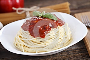 Warm, delicious spaghetti with sauce and basil