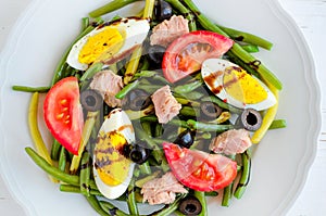 Warm salad with green beans, tuna, tomatoes and boiled eggs