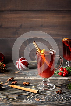 Warming Christmas mulled wine with orange and cinnamon