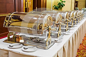 Warming trays for buffet line