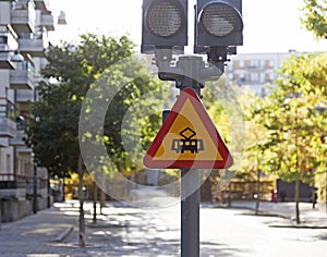 warning for crossing with rail traffic without barriers