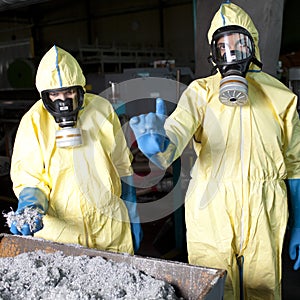 Warning because of radioactive hazard