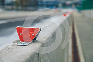 Warning reflectors on the barrier