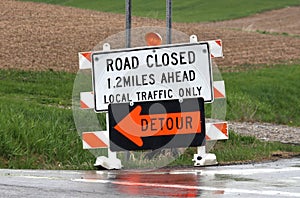 Warning roadway sign