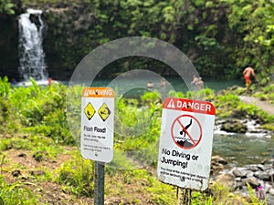 Warning shallow water no diving