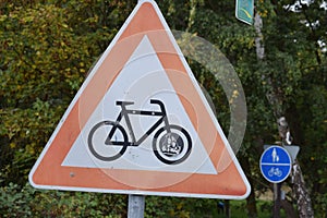 warning sign for bikes at a crossing of bike road and road