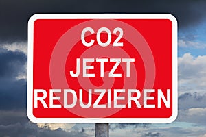 Warning sign CO2 JETZT REDUZIEREN