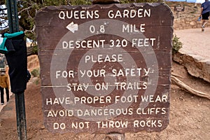 Warning sign at the Queens Garden hiking trailhead in Bryce Canyon National Park