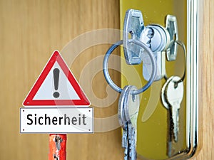 Warning sign security key in german