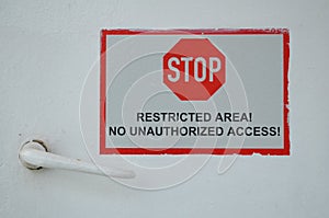 Warning sign: Stop! Restricted area! No access!