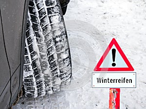 Warning sign for winter tires in winter in German