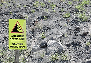 Avviso segnale sul pendenza da vulcano inglese un 