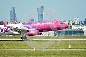 Plane HA-LYD - Airbus A320-232 - Wizz Air just before landing at the Chopin airport.