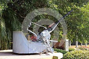 Warship antiaircraft gun