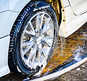 Wash car wheels shine