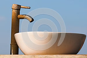 Washbasin and tap covered by limescale