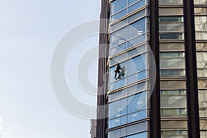 Washer wash the windows on high office