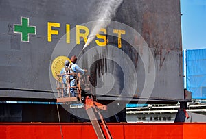 Washing at hatch cover ship and cleaning of Cargo ship in floating dock by high pressure water jet