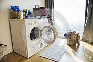 Washing machine with dirty clothes basket