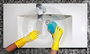 Washing white sink in bathroom