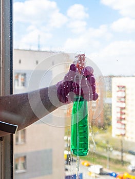 washing window with spraying of washing liquid