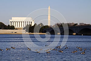 Washington Monument and Lincoln memorial aligned