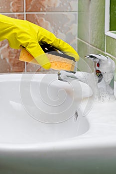 Washstand faucet cleaning