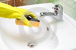 Washstand faucet cleaning