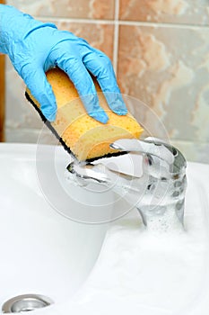 Washstand faucet cleaning