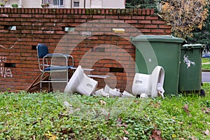 Waste deposited outside the containers