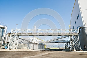 Waste processing pipeline system for processing waste gas