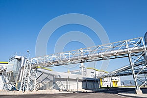 Waste processing pipeline system for processing waste gas