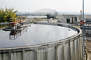 Waste water treatment with biological mud