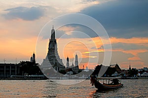 Wat Arun Ratchawararam Ratchawaramahawihan Temple of Dawn at sunset